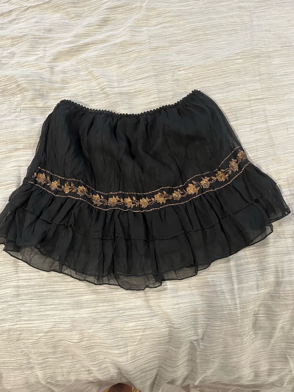 NWOT*GUESS Chic Black Tiered Ruffle Mini Skirt*Gold Floral Embroidery